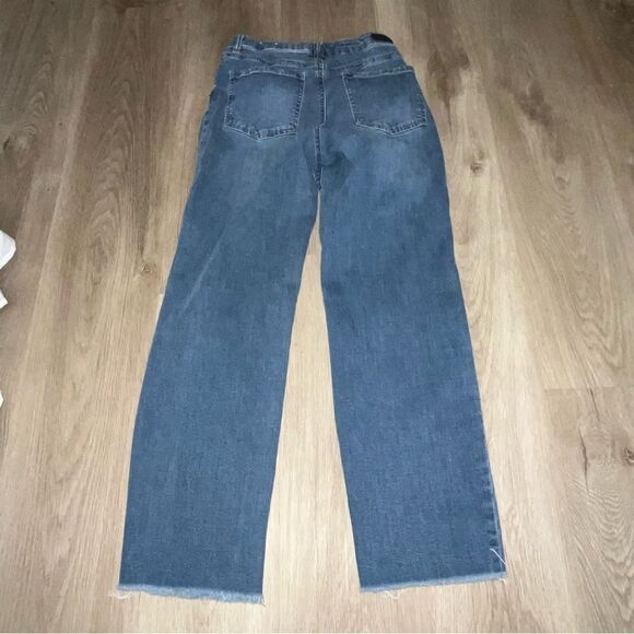 Women's Blue Revival Quinn Medium Wash Straight Leg Cropped Jeans - Picture 6 of 12